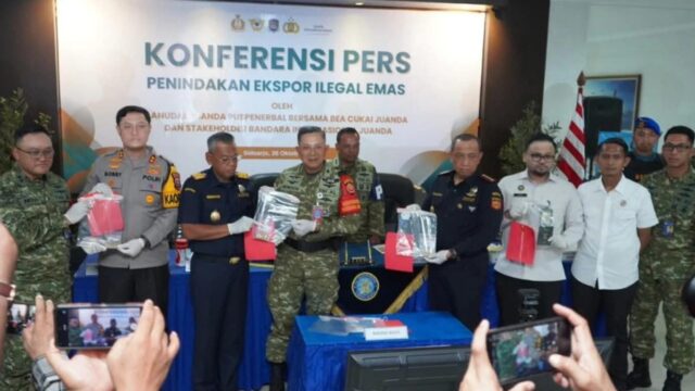 TNI AL Puspenerbal: Lanudal Juanda dan Bea Cukai Gagalkan Penyelundupan Serbuk Emas 1,1 Kg Senilai Rp2,9 M di Bandara Juanda